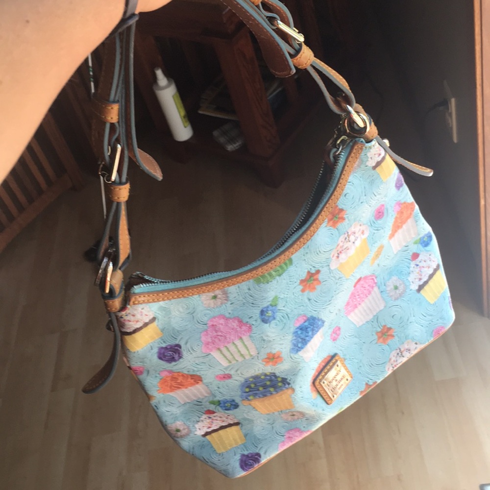 Dooney and Bourke super cute purse! Gently used!